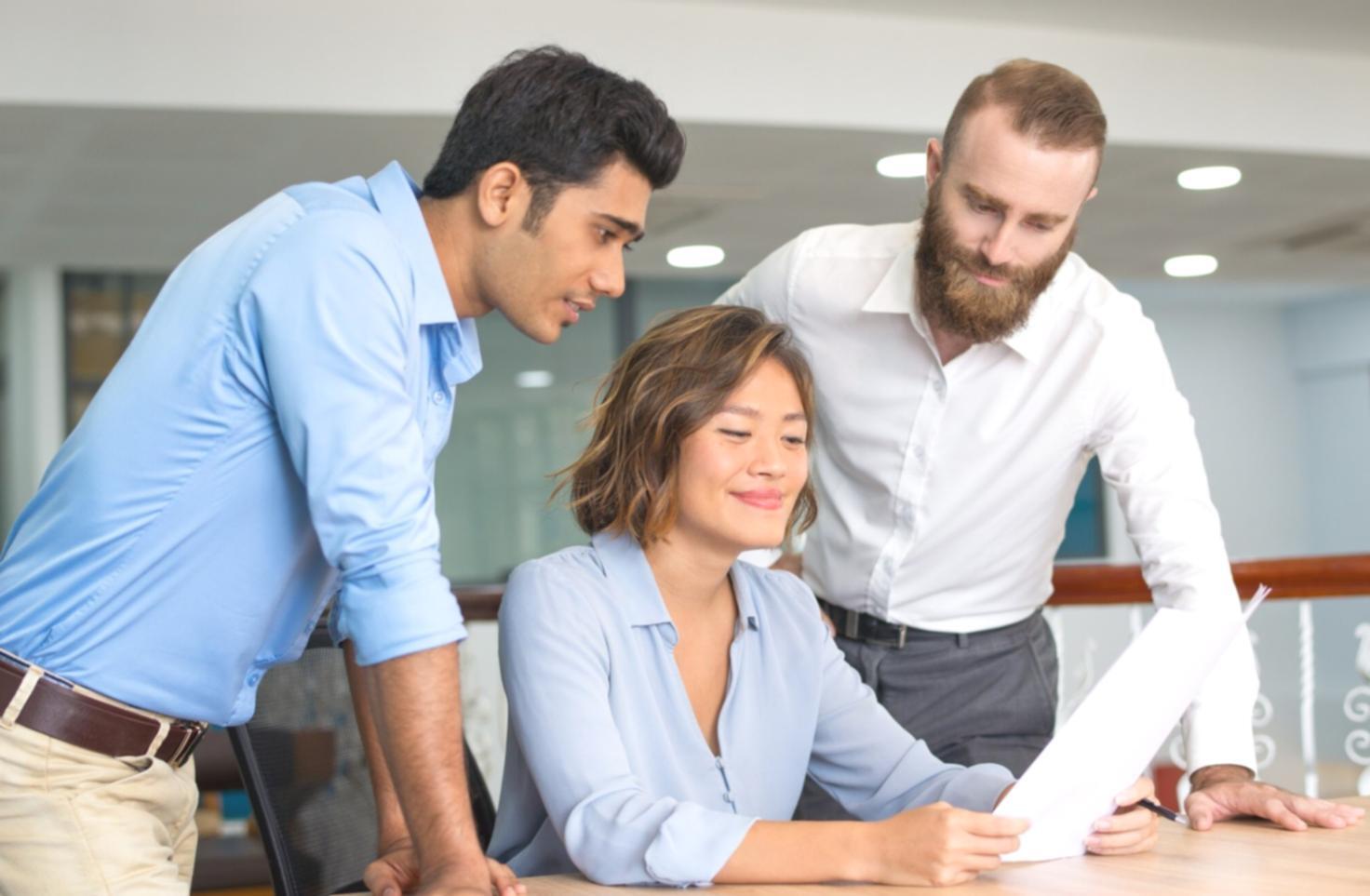 Consultoría financiera personalizada en oficina profesional